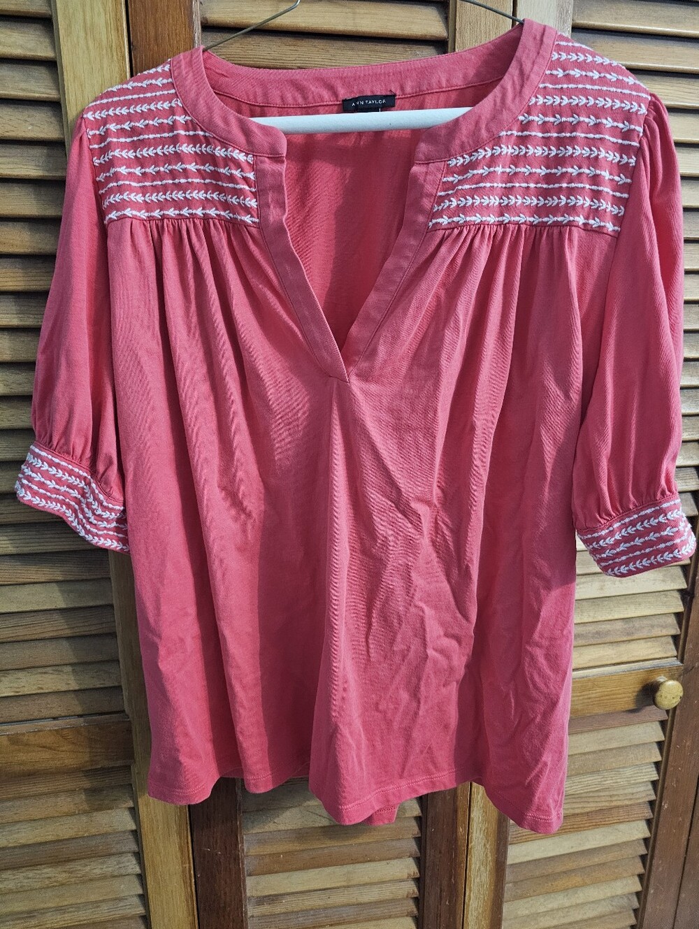 Ann Taylor Coral Embroidered V-Neck Tunic Top Medium